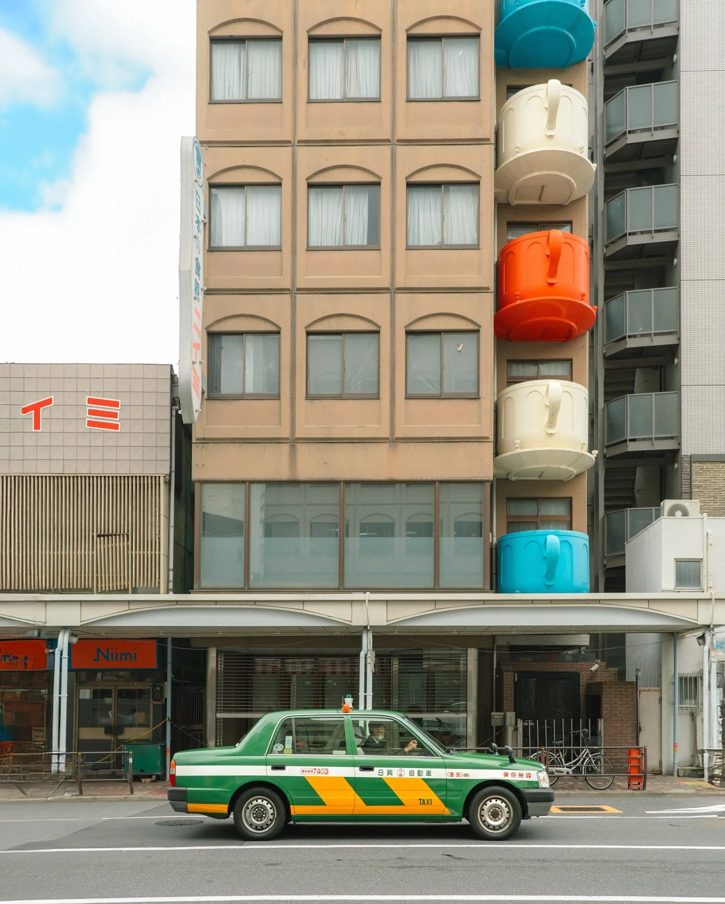 a day in kappabashi kitchen street 🤳🏻

if you&rsquo;re into homeware and kitchen supplies you&rsquo;ll love this street in tokyo! the entire road is filled with stores that sell everything kitchen related 🍽️