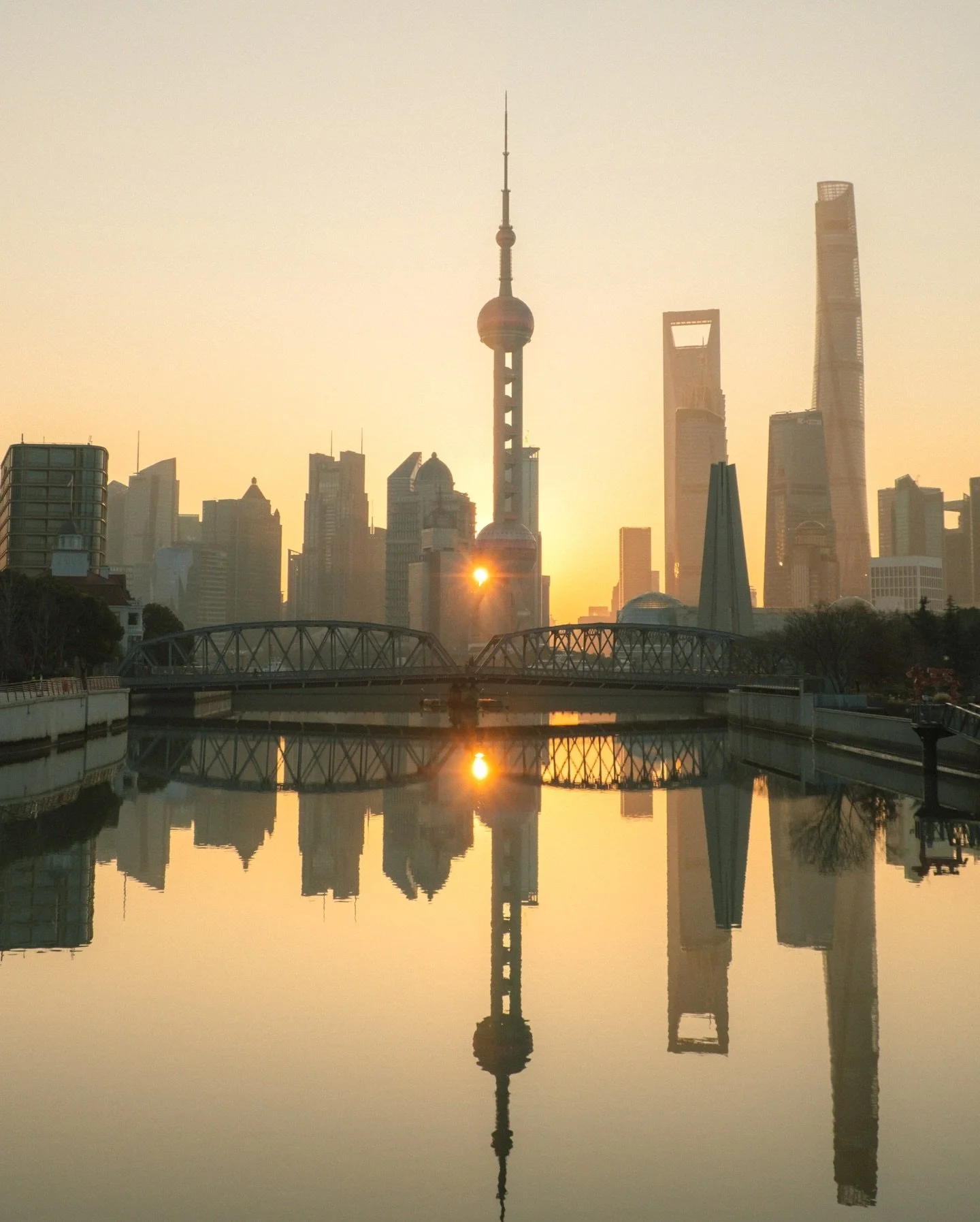 decided to get up a little early on our last day in Shanghai for a peaceful sunrise walk. if you&rsquo;re looking for a great place for watching sunrise with the skyline (and water reflection), go to 📍 zhapu bridge