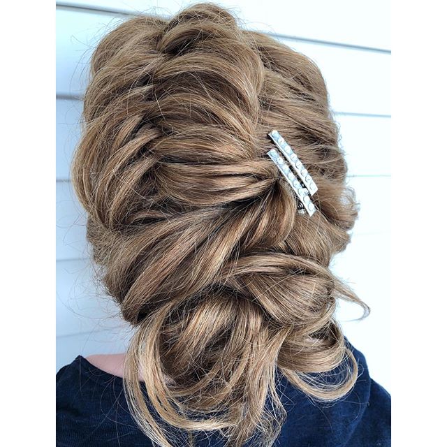 Handset @swarovski hair clips against a braided updo💕 Link in bio.
.
@etsy @modernsalon @etsyca