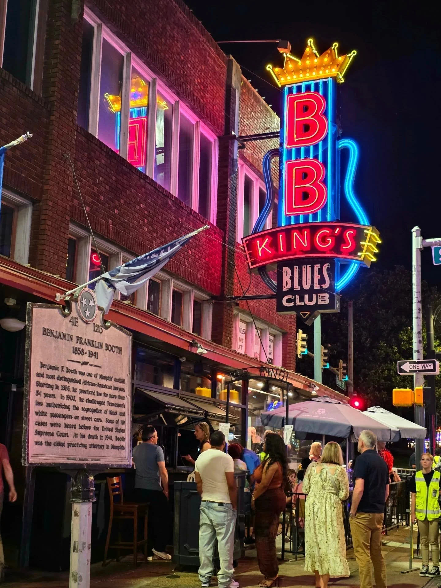 Beale Street. 

Rich in music history.

"Home of the Blues." 🎶🎶

Enjoy dinner at B.B. King's Blues Club while listening to sultry voices, guitars, and horns.

#BBKing #BealeStreet #Memphis #FamilyTravelIdeas #RoadTrip2026