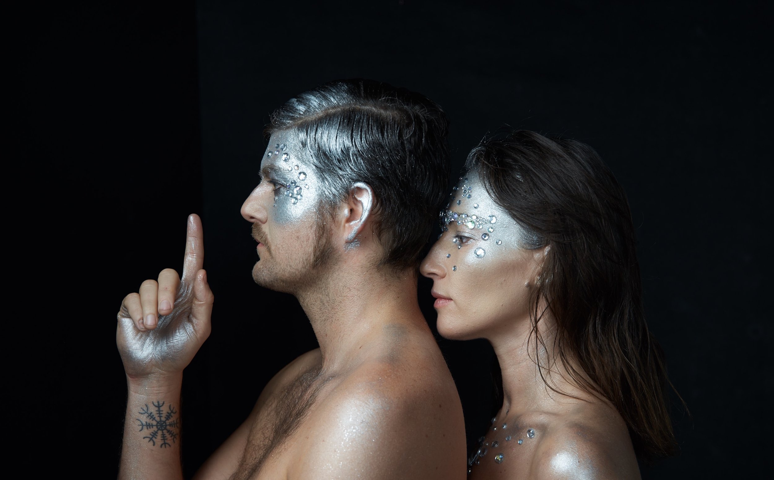 KOLARS is one of those rare acts which descends from another dimension, struts its sequin skin, blares it’s unabashed musical thrill ride and leaves audiences with their mouths on the floor.Rob Kolar twists and turns as he sings imaginative lyrics w…