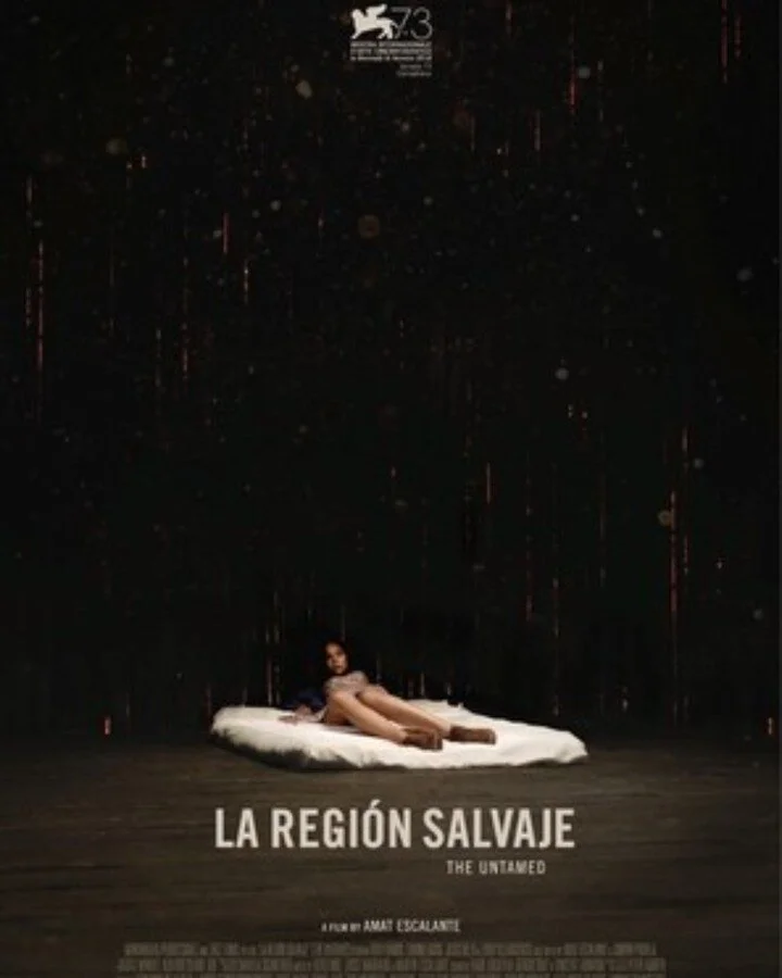 &ldquo;Es lo m&aacute;s hermoso que vas a ver en tu vida.&quot;

.
.
.
.

&quot;La Regi&oacute;n Salvaje&quot;
Amat Escalante

.
.
.
.

&quot;Un visage de femme, respiration haletante, uniquement v&ecirc;tue de l&rsquo;obscurit&eacute; de la for&ecir