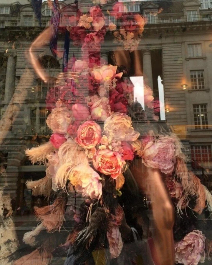 I still remember the sweetness of a careless walk. 

.
.
.
.

Photo by&nbsp;@elenimylonaofficial_

.
.
.

#mannequinlife&nbsp;#london&nbsp;#whatelse&nbsp;#lesfleurs&nbsp;#mannequin&nbsp;#spring&nbsp;#time&nbsp;#tdmmag #elenimylonaofficial
