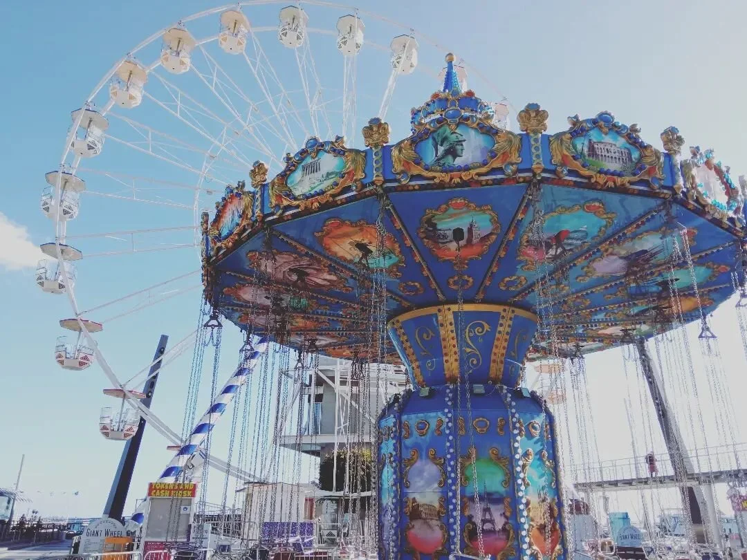 Dear Limassol.
.
.
.
.

When it's sunny you gotta take advantage.

.
.
.
.
.

#limassol #limassolmarina #carousel #blue #sunday #elenimylonaofficial