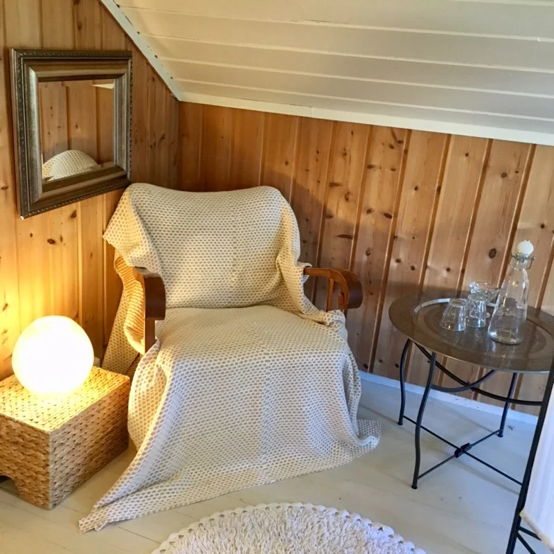 Selv om en må klatre litt for å komme seg på kvisten, er det komfort og avslapping når en er der. Foto; Linda Mai
