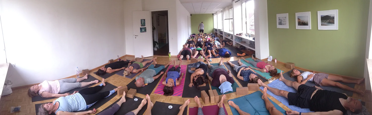 An epic Saturday Morning Class with 39 b.yogis
