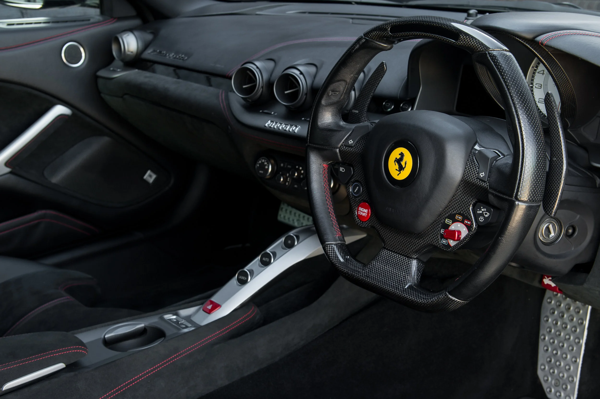 Ferrari F12 Berlinetta_11.jpg