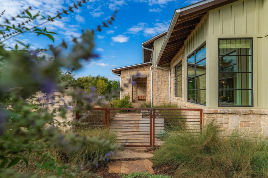 tague courtyard gate.png