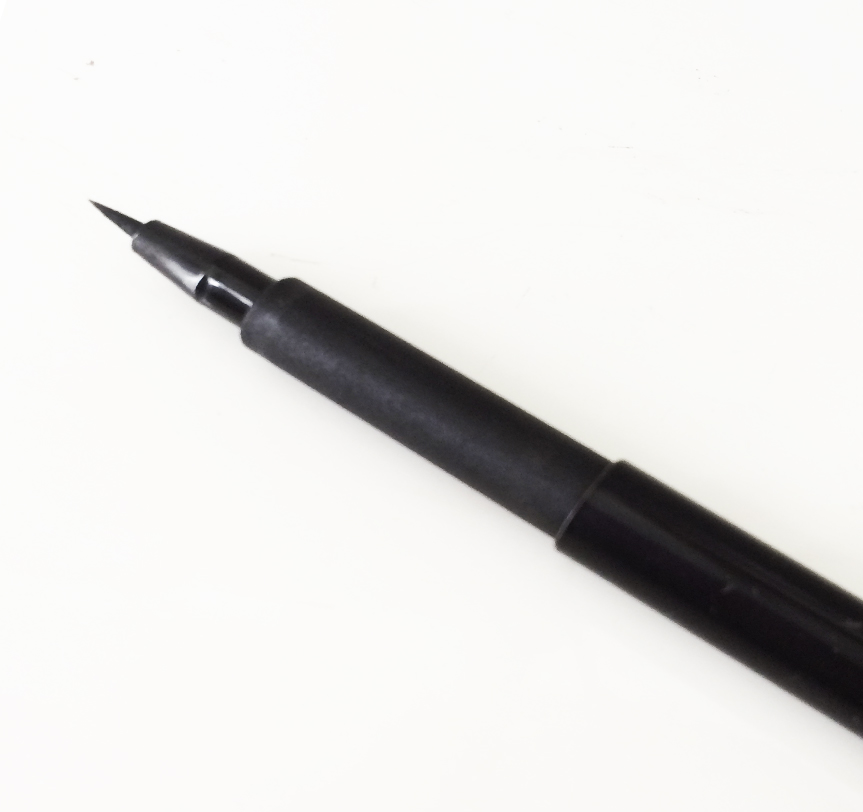 Felt tip liquid eyeliner pen