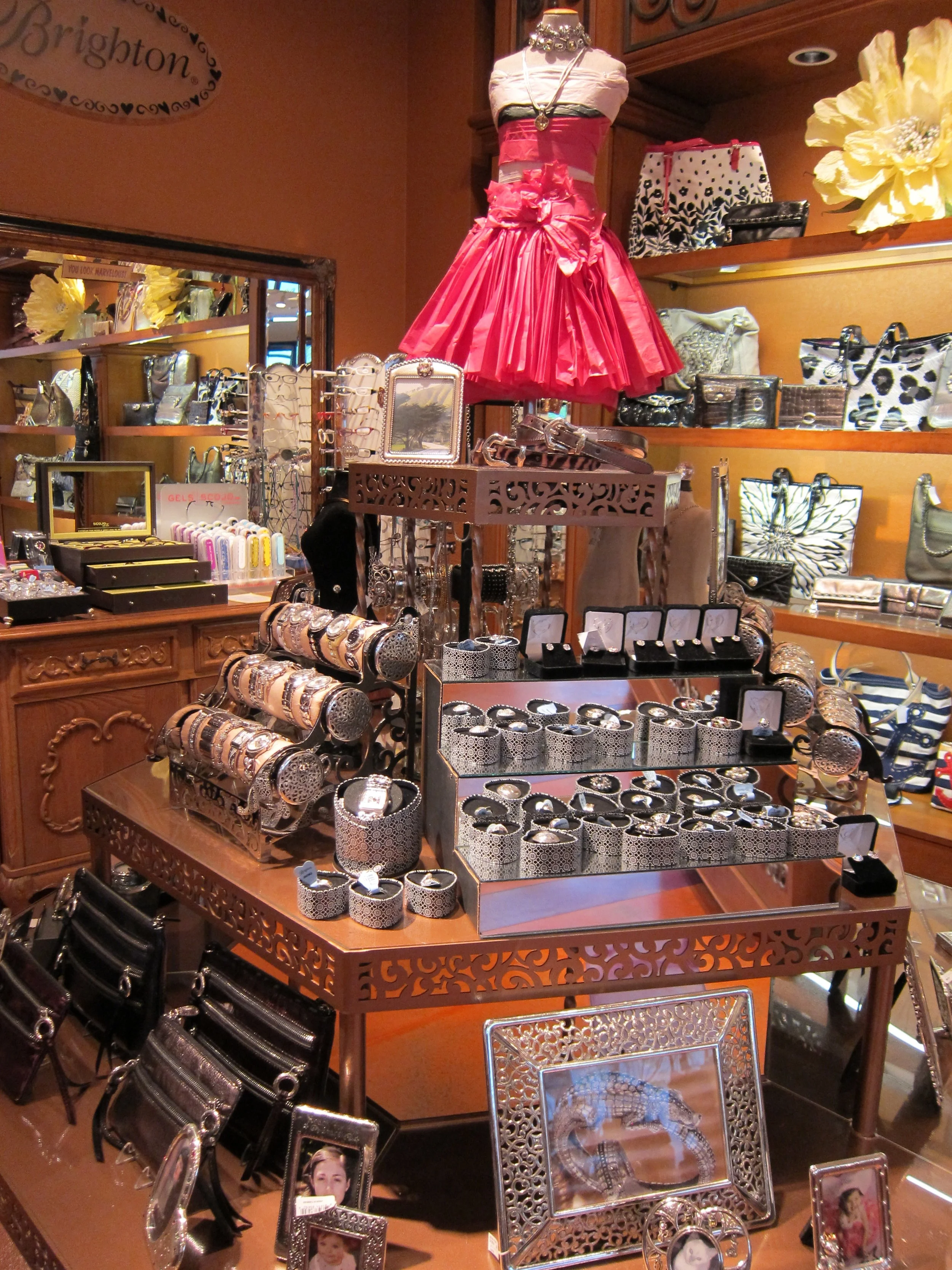 Fantastic Merchandising Accessories from the Heart Lake Oswego Oregon.JPG