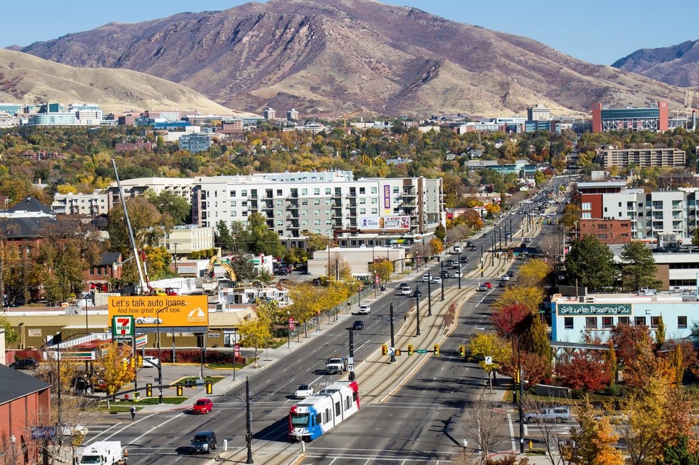 400 SOUTH & TRAX RED LINE, SALT LAKE CITY | PHOTO CREDIT: WASATCH FRONT REGIONAL COUNCIL.