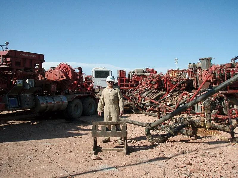 800px-Fracking_the_Bakken.jpg
