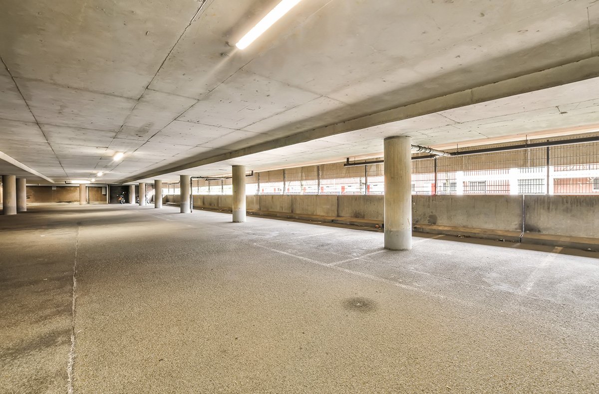 an-empty-parking-garage-with-concrete-floors-and-p-2026-01-07-23-18-43-utc.jpg