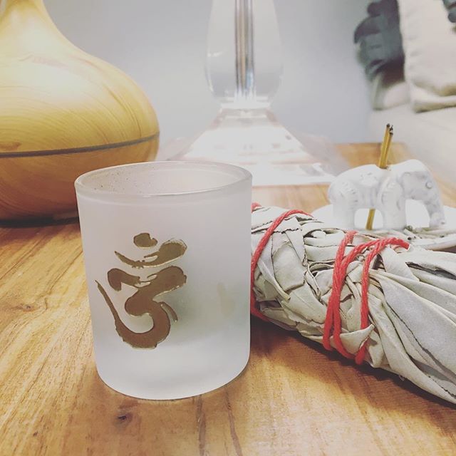 Finally getting around to cleansing the new nest! #omsweetom #sage #cleanse #sagecleanse #clearingouttheold

#lakeconroeyoga #conroeyoga #conroetx #yogaonthelake