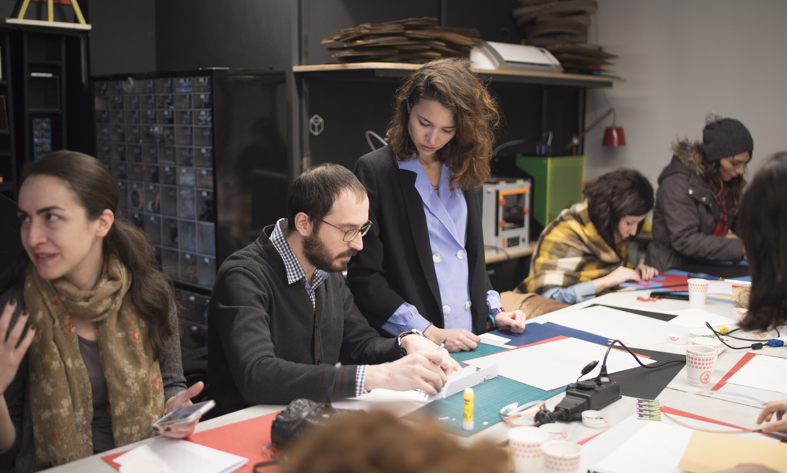  Participants made their own Christmas postcards with LED lights and copper tapes using cut-out papers at Atolye Istanbul 