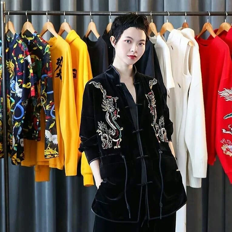 @hm x Angel Chen @angelchenstudio 
H&amp;M&rsquo;s first collaboration with Chinese fashion designer.
#angelchen #angelchenstudio #fashion #design #asiandesign #ootd #stunning  #china #chinesefashiondesigner #moda #instastyle