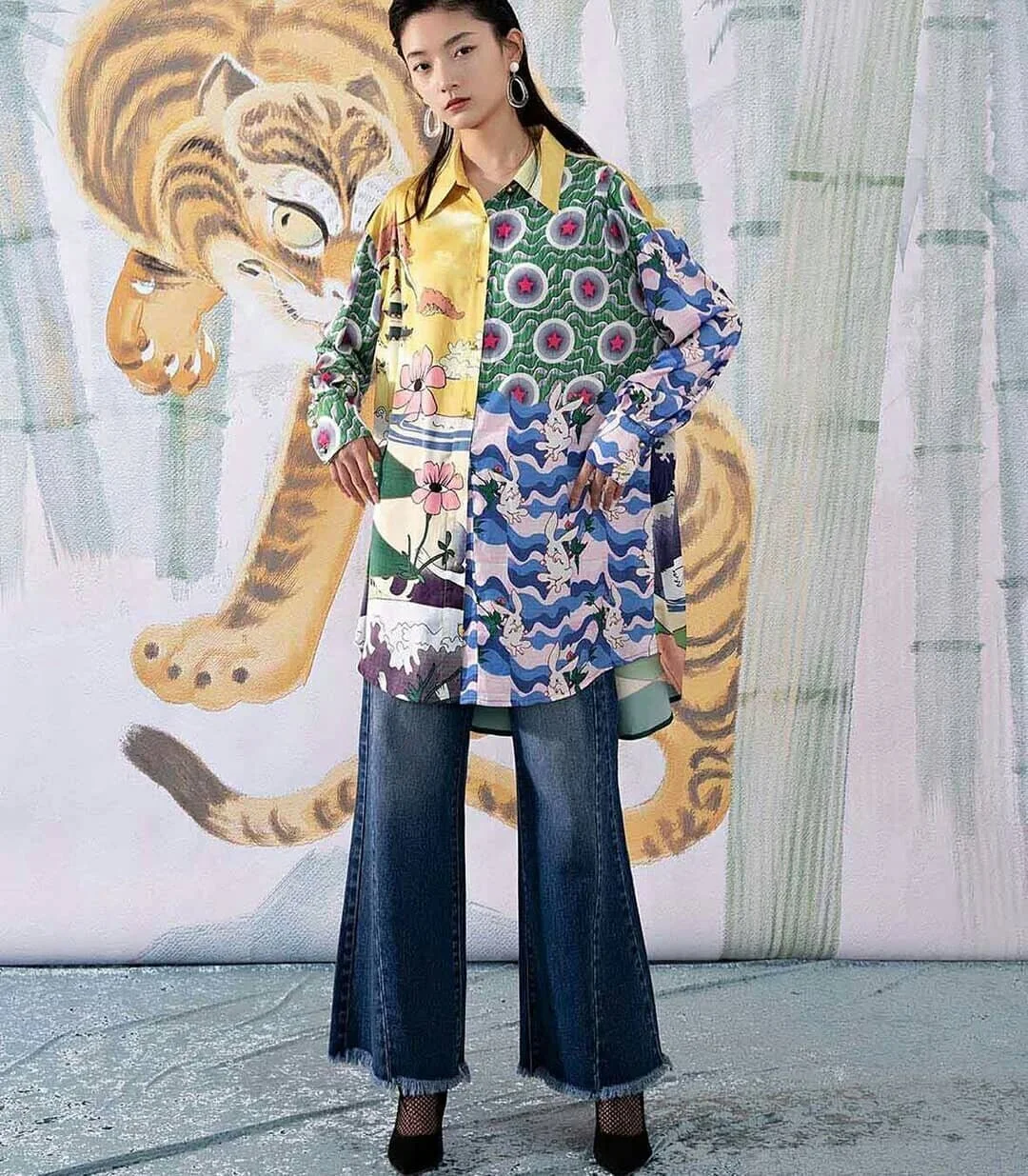 Exclusives printed a beautifully oriental wonderalnd featuring floral design and cute rabbits. The rabbit spirit animal has always been a symbol of prosperity, abundance, fertility and good luck in pursuing happiness @mukzin_official ----------------