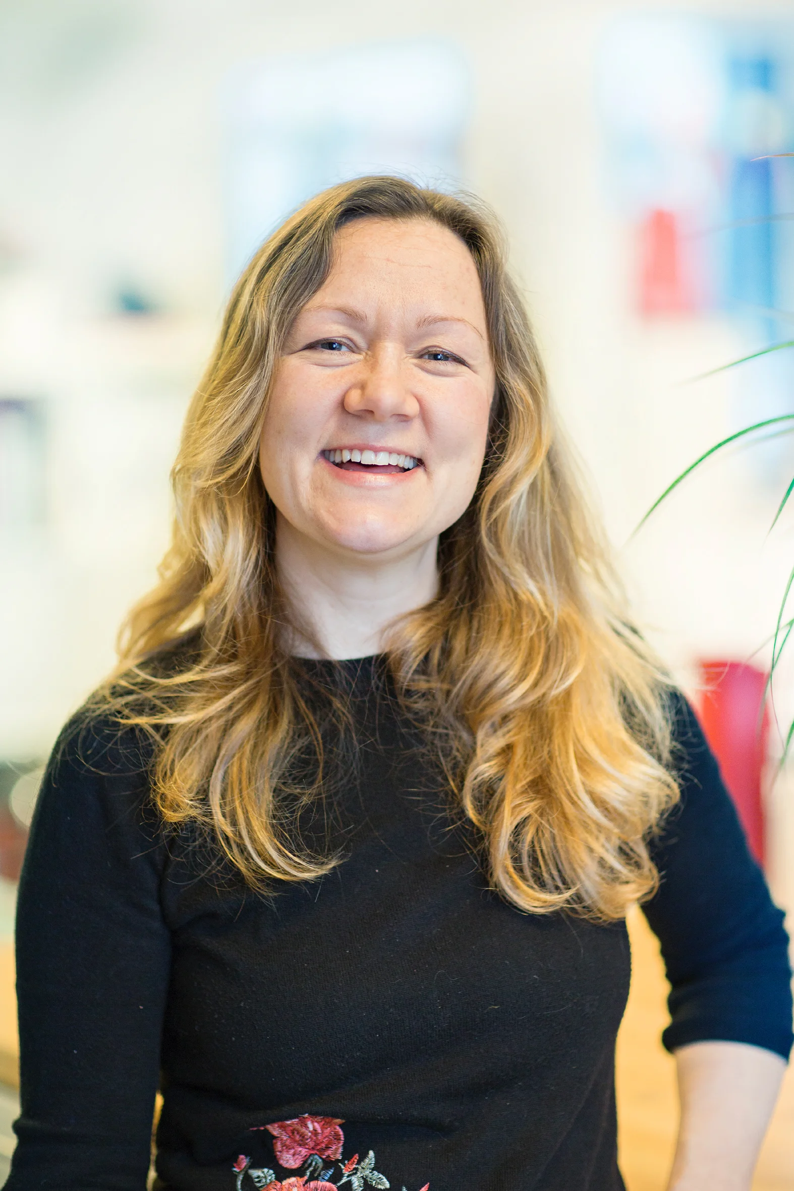 Runa Vethal Stølen Konsulent/ prosjektkoordinator i Folkeakademienes landsforbund og Sang i eldreomsorgen E-post: runa@folkeakademiet.no Telefon: 93448490