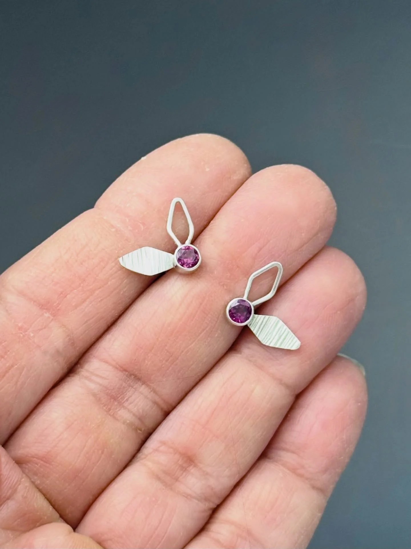 Spring-inspired gemstone stud earrings. Swipe to see available stones ~ rhodolite garnet, aquamarine, citrine, amethyst, and pink topaz.
Happy Mother&rsquo;s Day!
