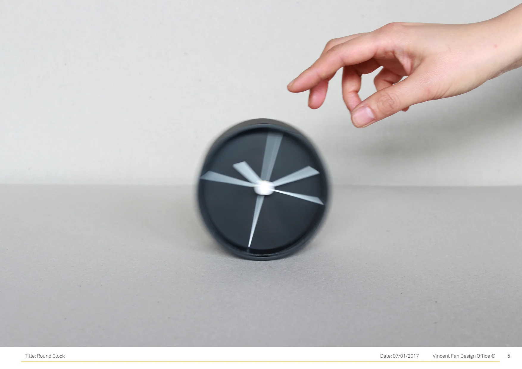 RoundClock_1701075.jpg