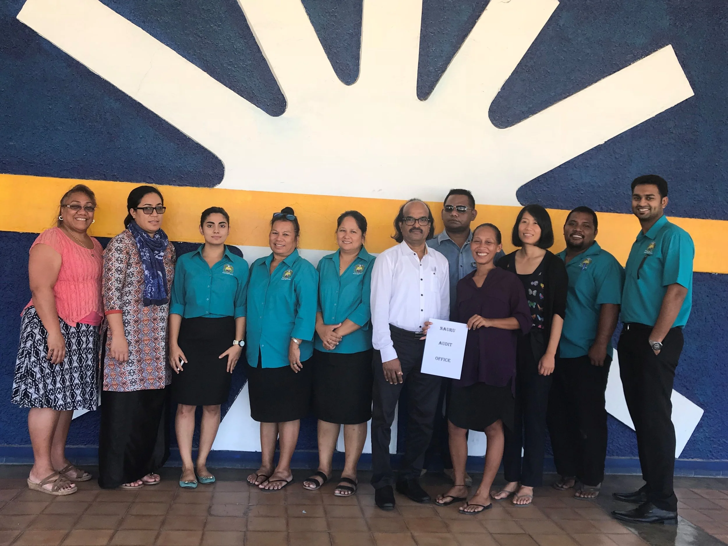 Nauru Audit General and staff with SAI PMF assessment team and PASAI FASTS Programme Secondee, Ms Sisilia Feiloaki (2nd from left)