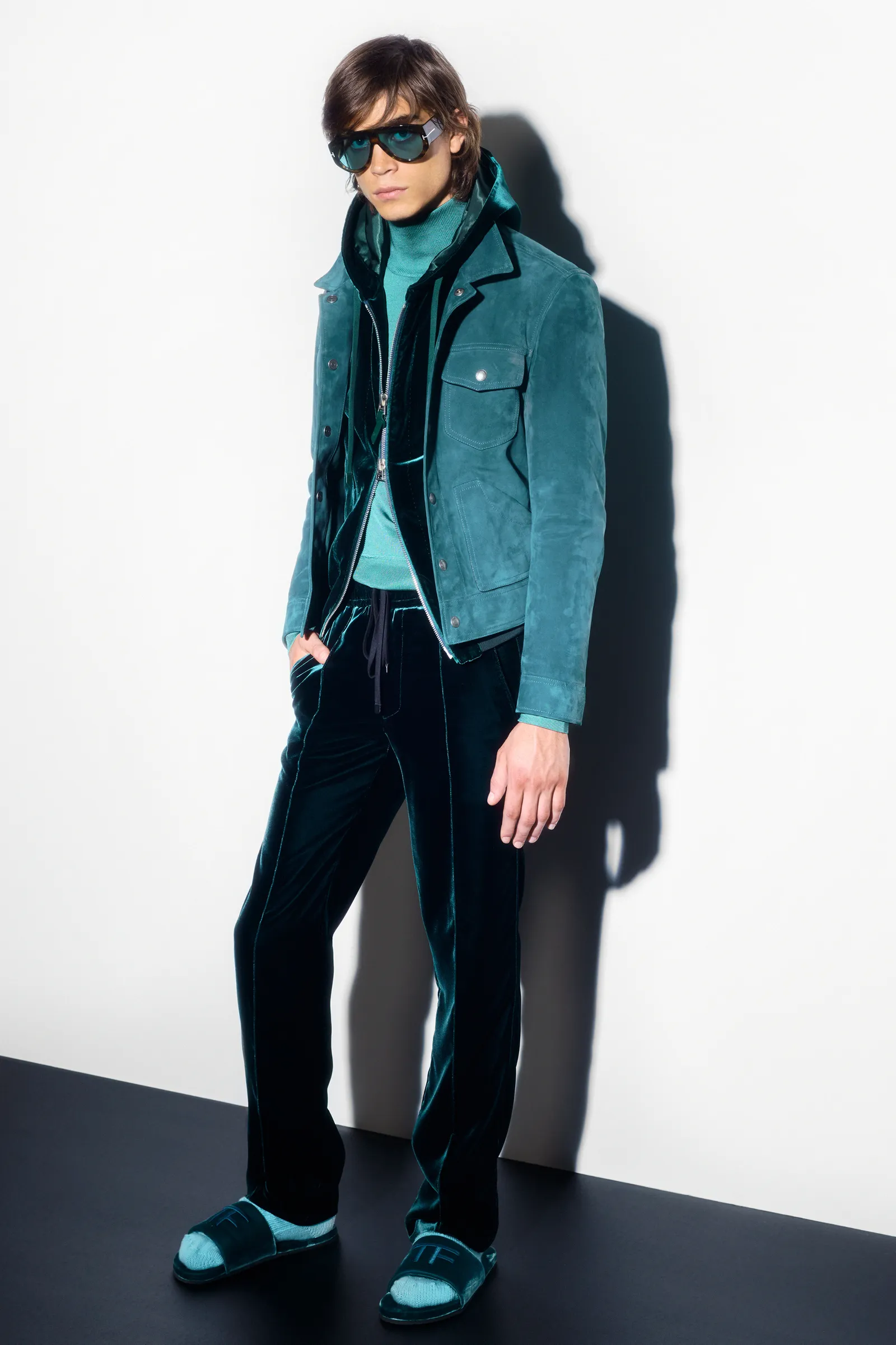 00022-tom-ford-fall-22-mens-nyc-credit-brand.png