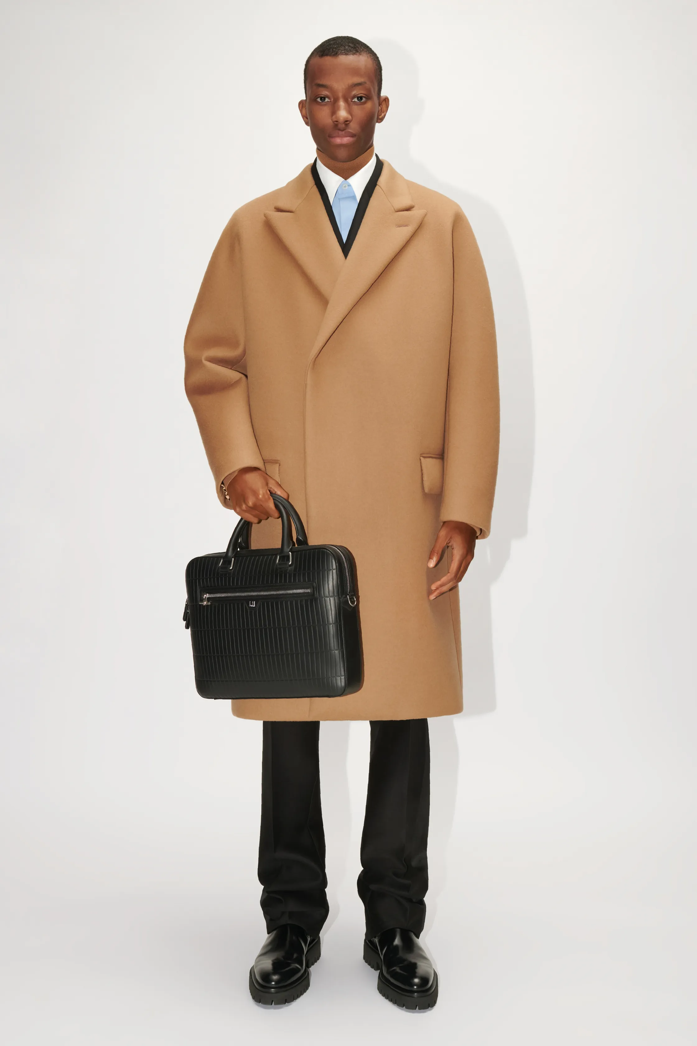 00009-Dunhill-Mens-Fall-22-London-credit-brand.png