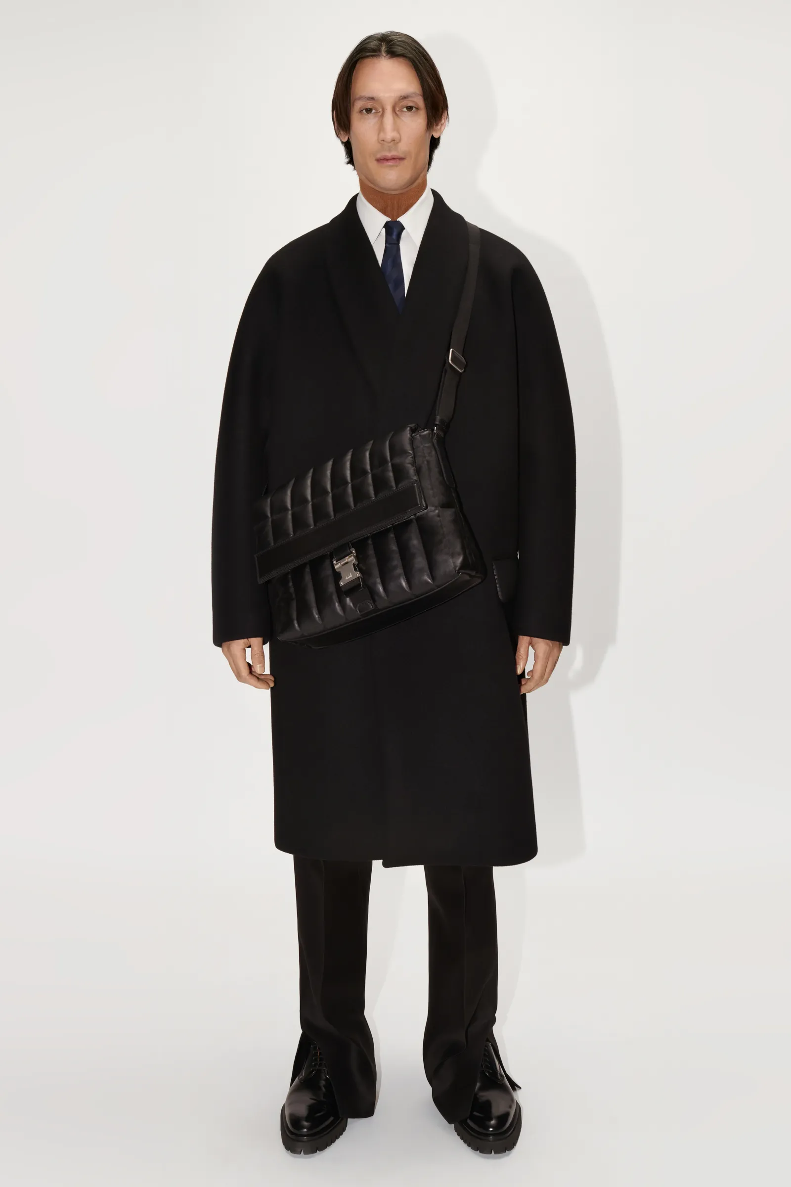 00013-Dunhill-Mens-Fall-22-London-credit-brand.png