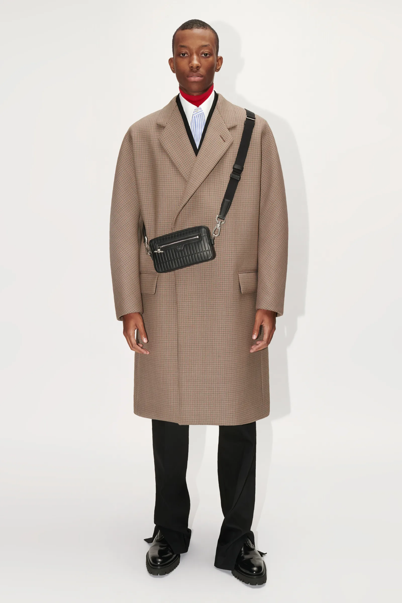 00019-Dunhill-Mens-Fall-22-London-credit-brand.png