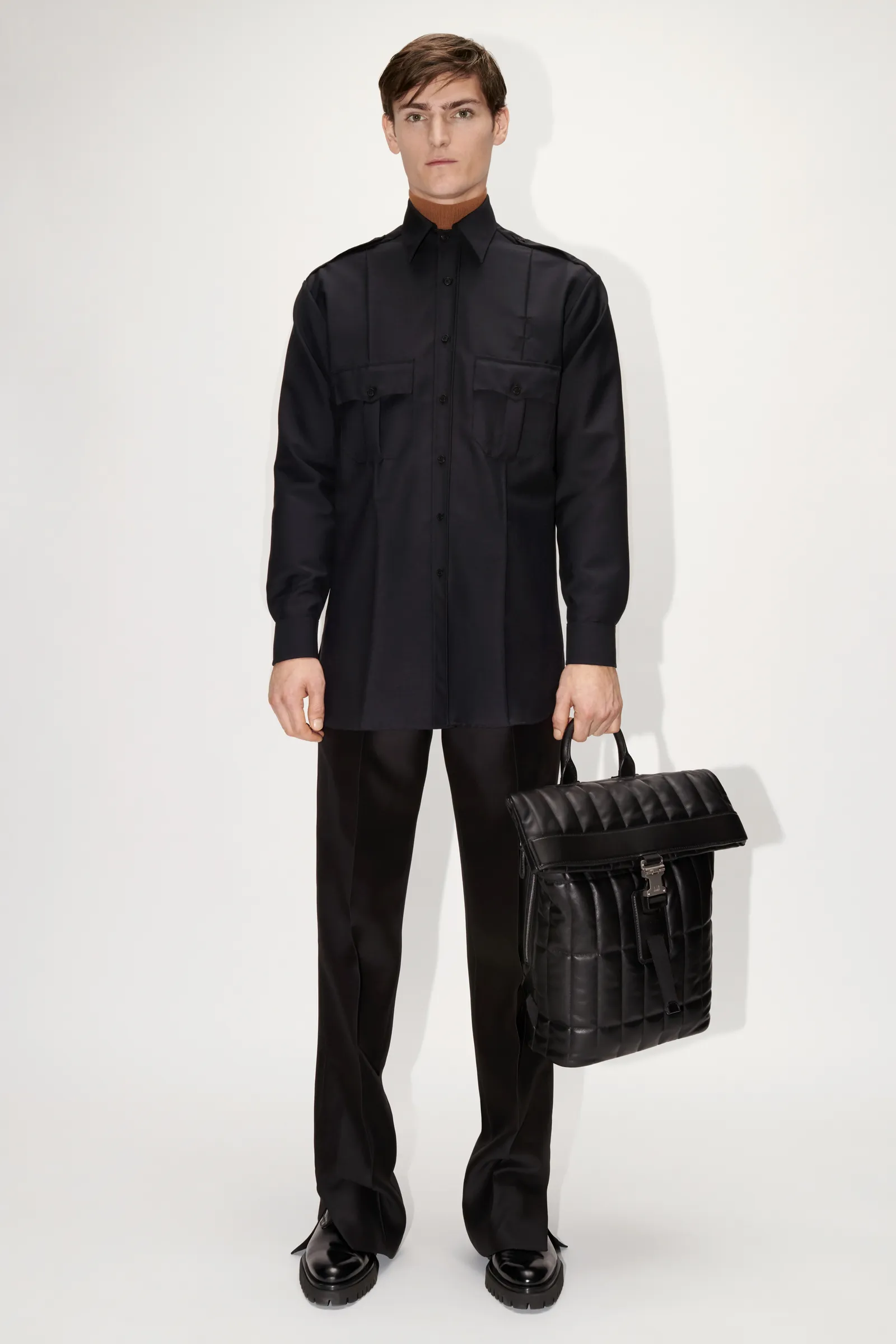 00026-Dunhill-Mens-Fall-22-London-credit-brand.png