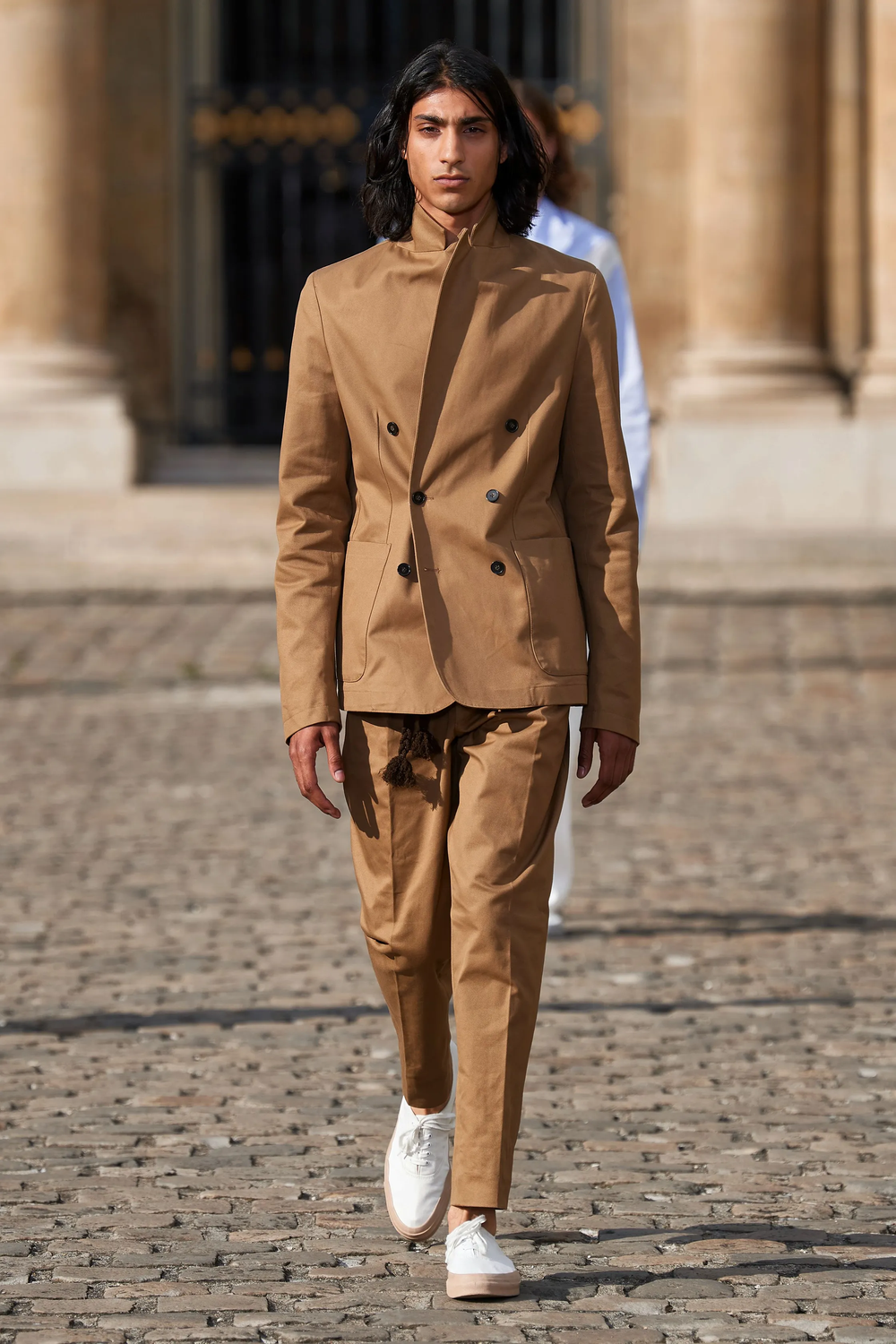 batch_00018-officine-generale-spring-2023-menswear-credit-gorunway.png