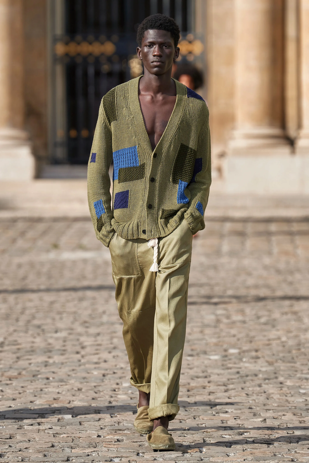 batch_00035-officine-generale-spring-2023-menswear-credit-gorunway.png