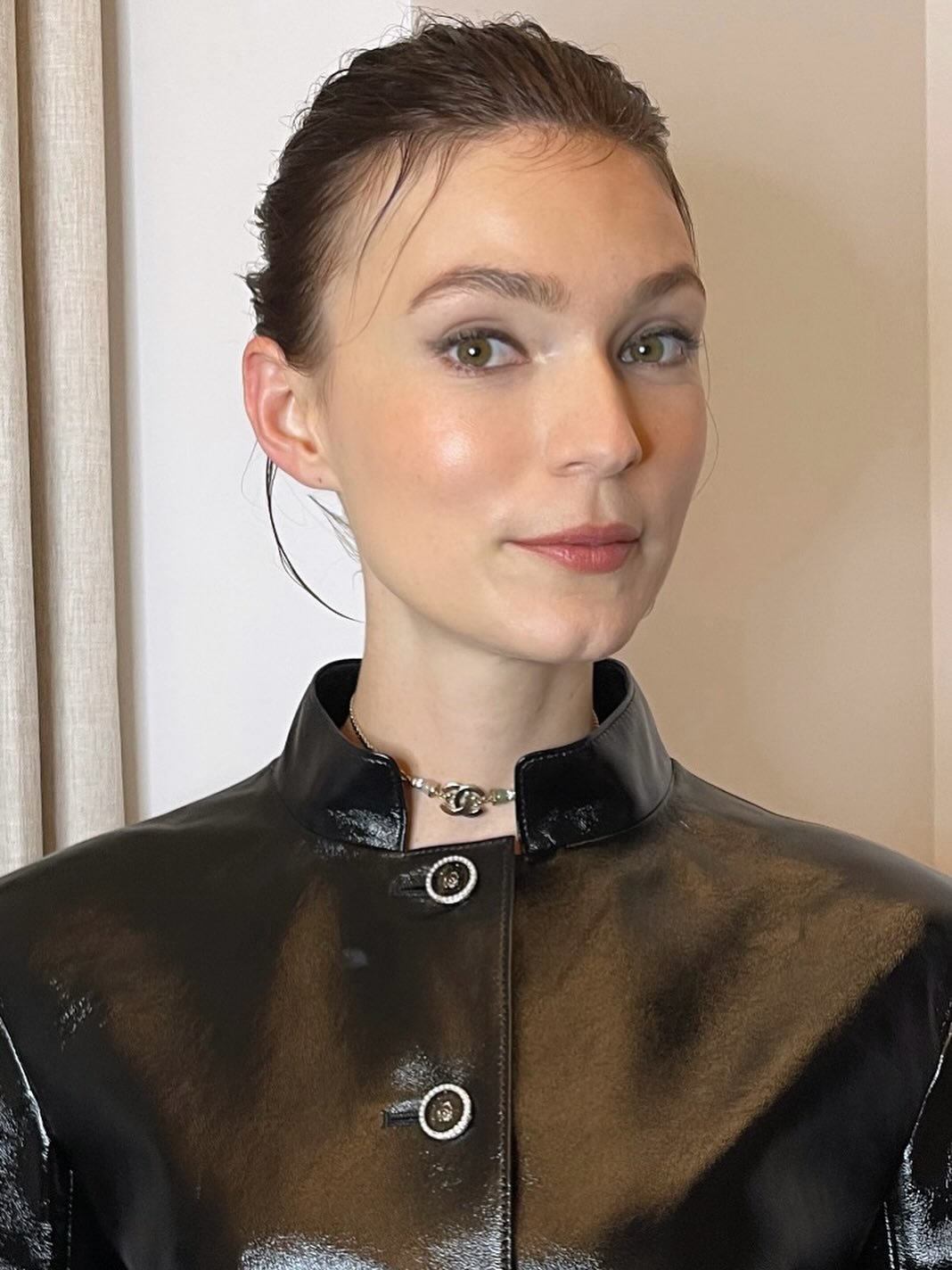 Chanel Khaki Metal Eyeliner on Tilda ✨

@chanelofficial 
#chanelmetiersdart 
hair by @darrensummors 
#makeup #teneillesorgiovanni