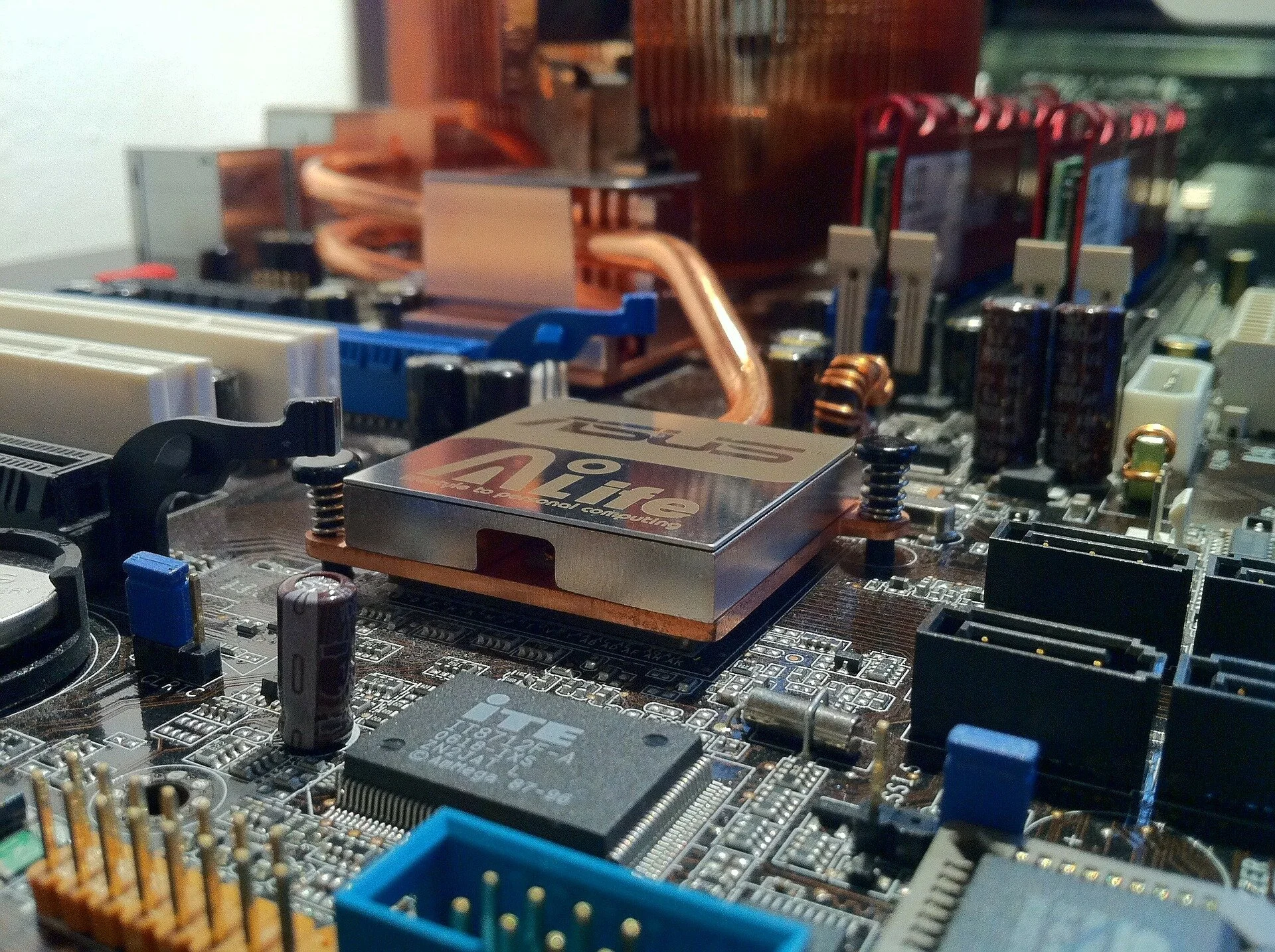 motherboard-232515_1920.jpg