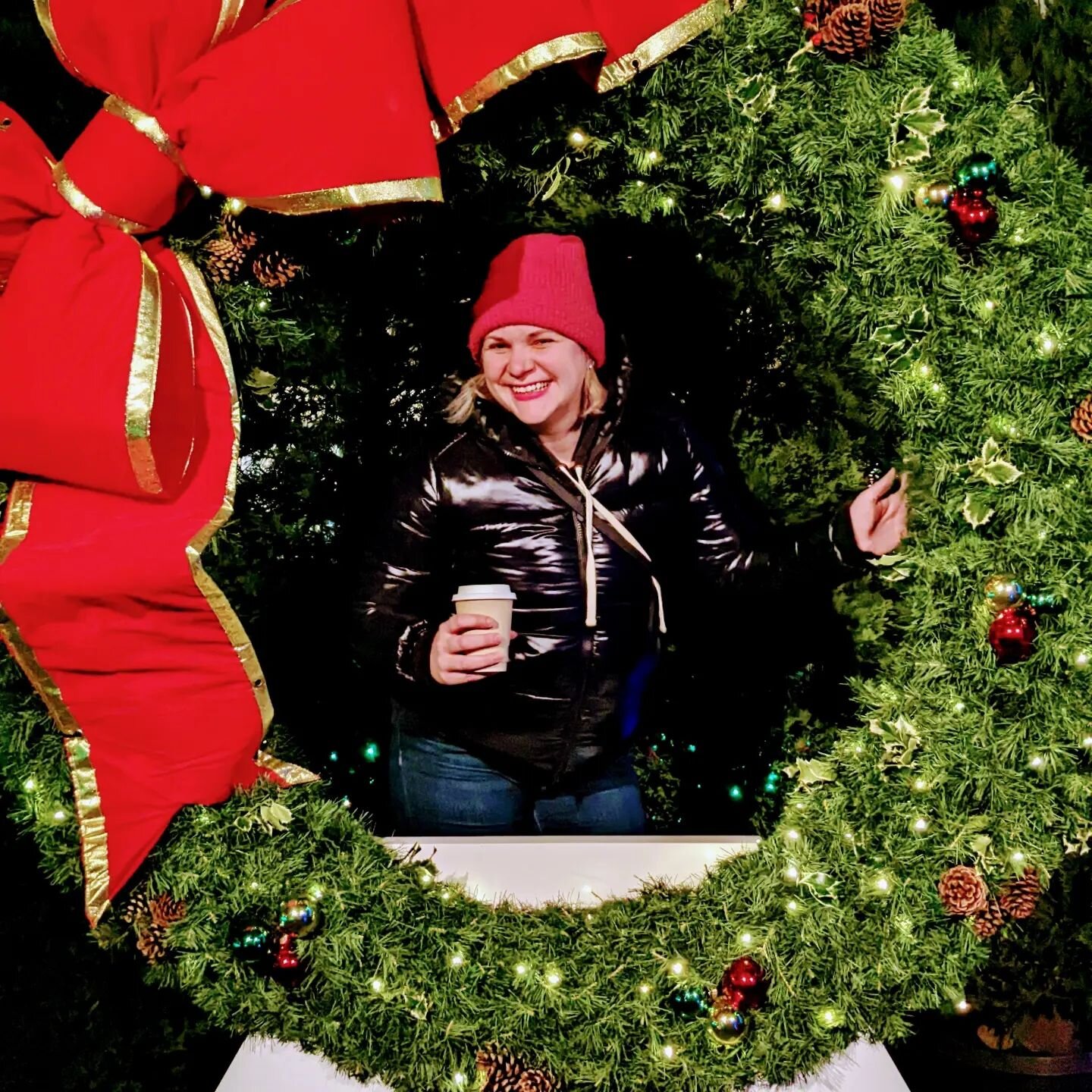 Happy December! Went to the light up/opening night of Christmas lights at @thebutchartgardens last night. We didn't let the wind or frost stop us from having an awesome night. Swipe ➡️ to see some of my faves that I took + keep an 👀 out for some ree