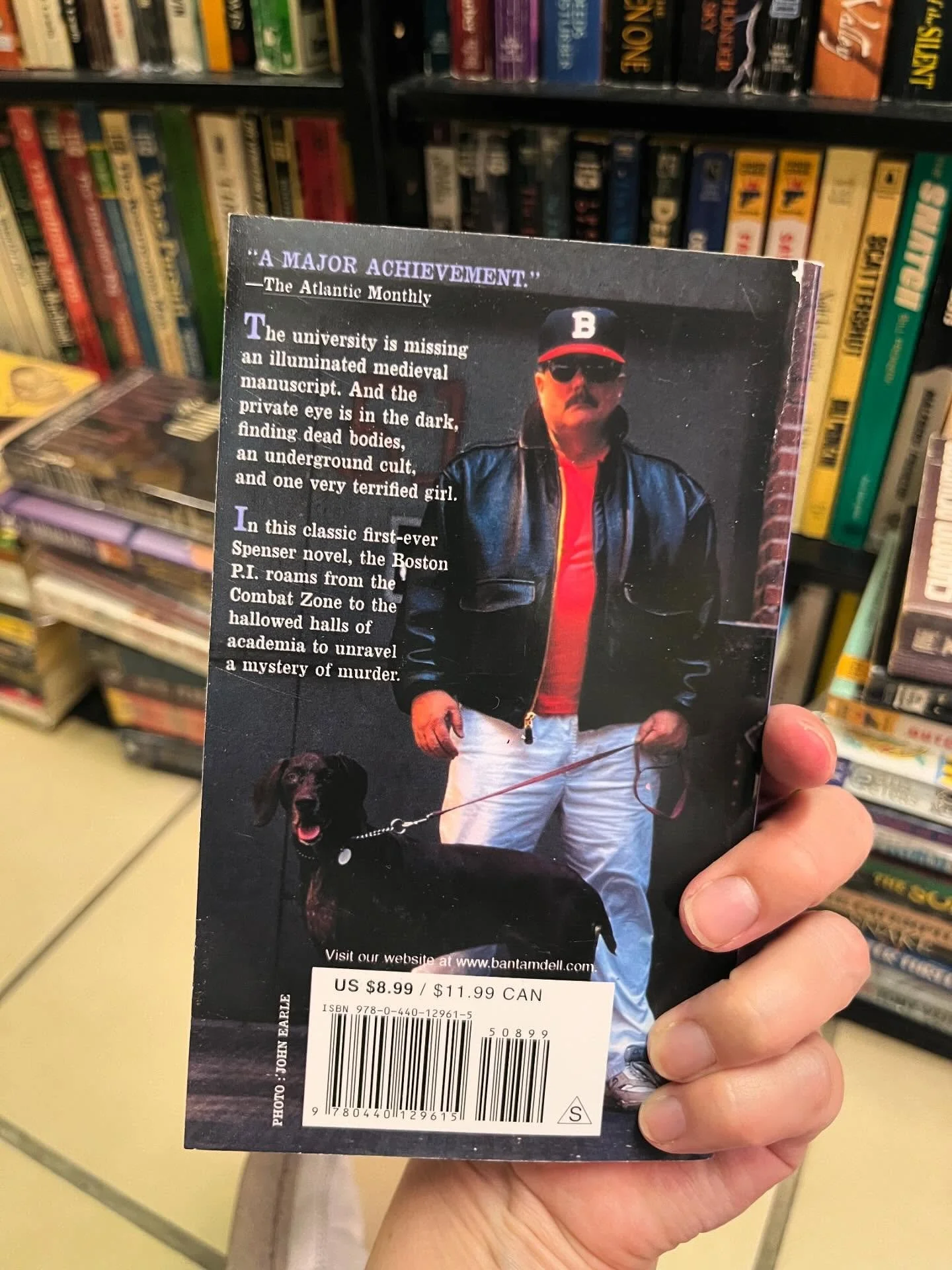 Petition to bring back fun author photos. Especially if it involves pets! (Found this gem, Robert B. Parker&rsquo;s The Godwulf Manuscript, at Green Hand Books, and obviously had to buy it.)

#embeditorial #usedbooks #usedbookstore #vintage #portland