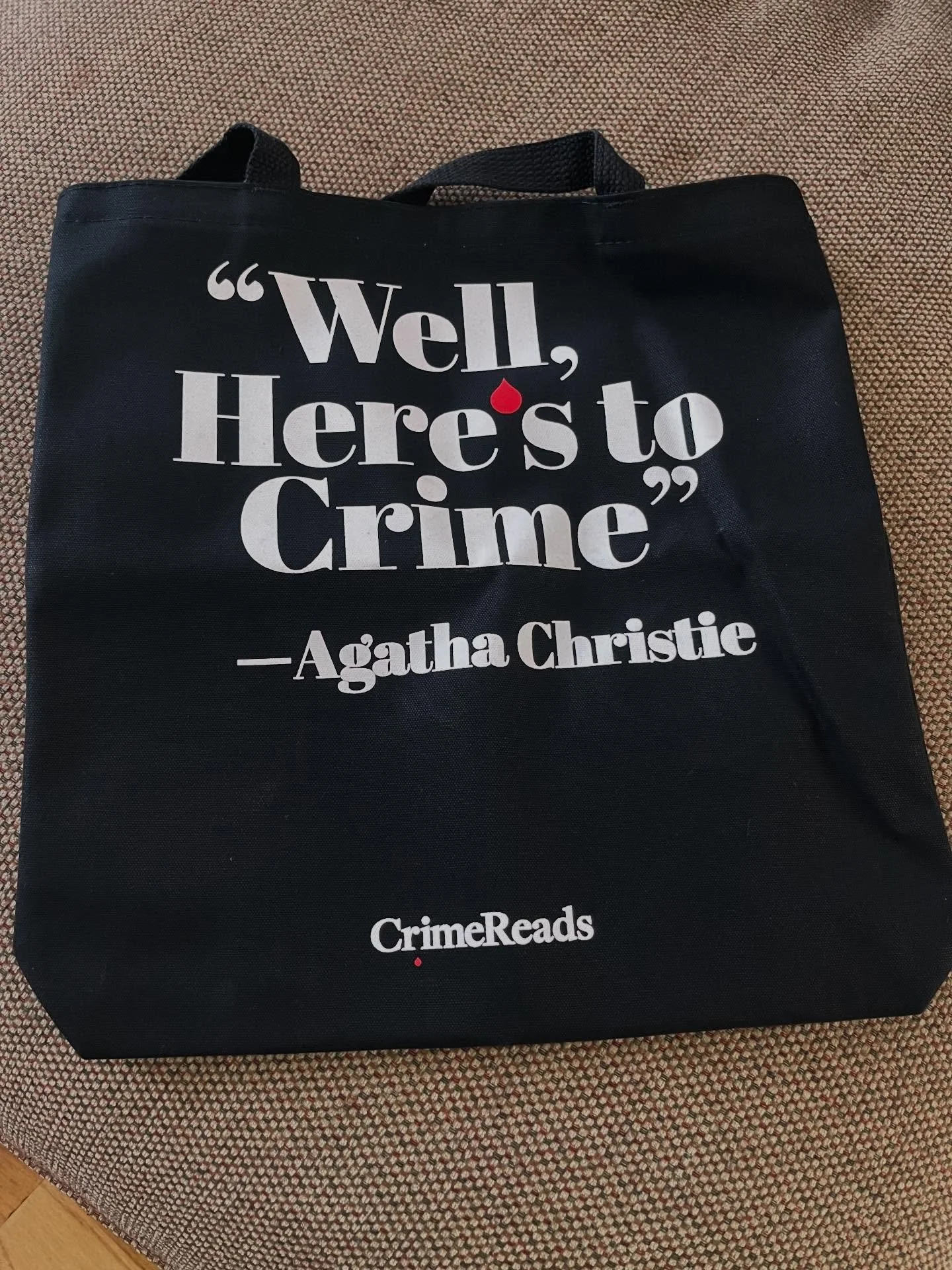 &ldquo;Mom, did you get ANOTHER tote bag??&rdquo; My 5 year old absolutely roasting me. In fairness, I didn&rsquo;t buy it! I just subscribed to @crimereads. 🔪📚

#embeditorial #crimereads #totebags