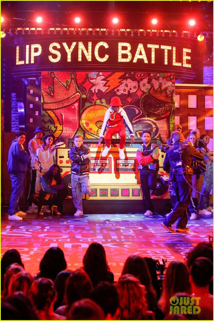 stranger-things-cast-face-off-lip-sync-battle-12.jpg
