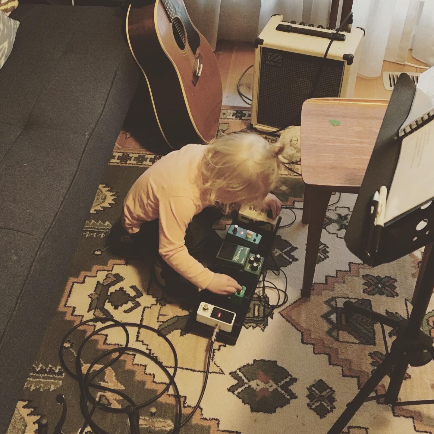 My guitar tech is helping me get ready for tonight&rsquo;s live stream tribute to Tracy Chapman! [tune in via @drunkenpoetmusic Facebook at 8pm]
#littlewise #tracychapman #toddlerlife