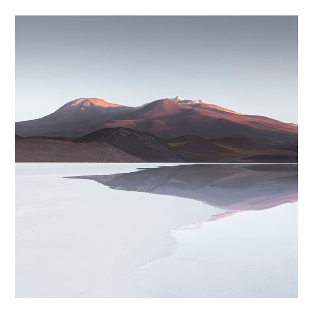 'Matin Serein', Atacama Desert, 2020. 
A beautiful and peaceful morning at the salt flats in the Atacama Desert.

#minimalism #minimallandscape #fineart #fineartphotography #chile #desiertoatacama #landscape #longexposure #salar #saltflats