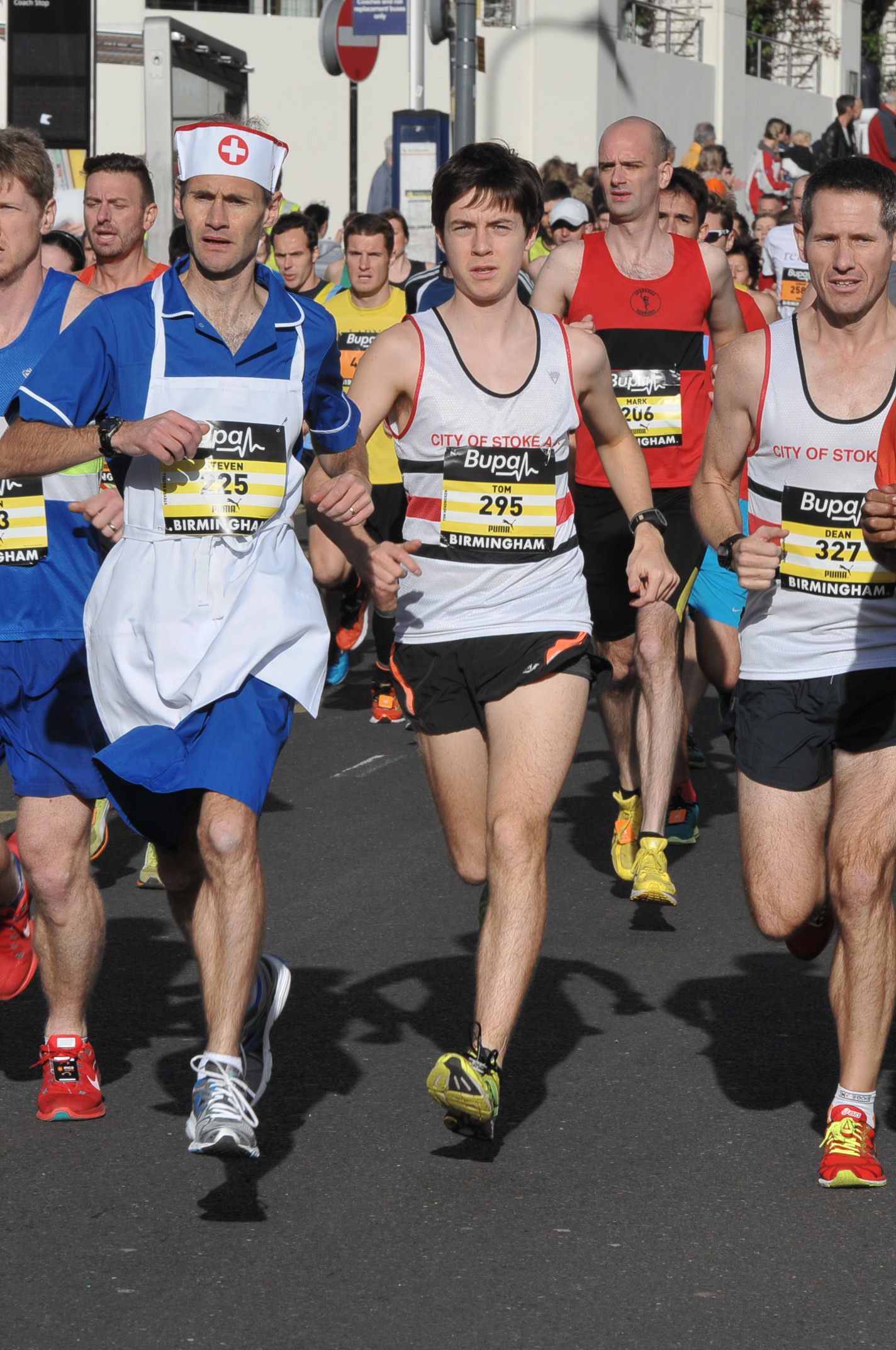 Steve with support crew Tom Hendricken (No. 295) and Dean Richardson (No. 327) Image courtesy Gary Poulton/MarathonFoto