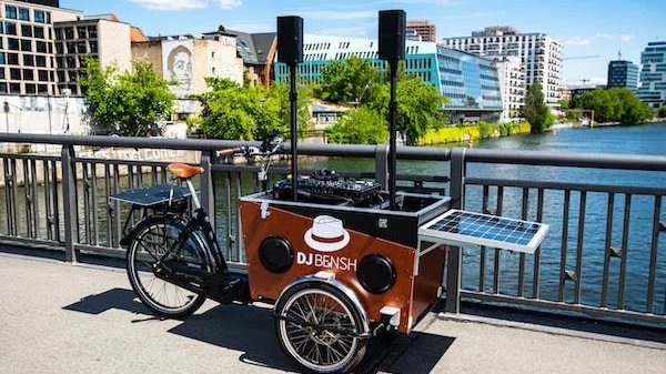 Green DJ Bike – elektrisches Lastenrad mit DJ-Anlage für Firmenevents