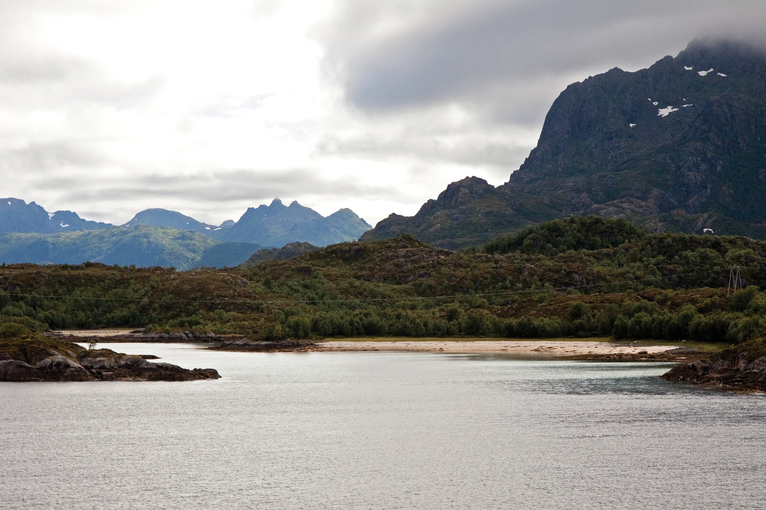 Vernskog er områder opp mot fjellet eller ut mot havet der skogen er sårbar og kan bli ødelagt ved feil skogbehandling. Hadsel, Nordland. Foto: John Yngvar Larsson, NIBIO
