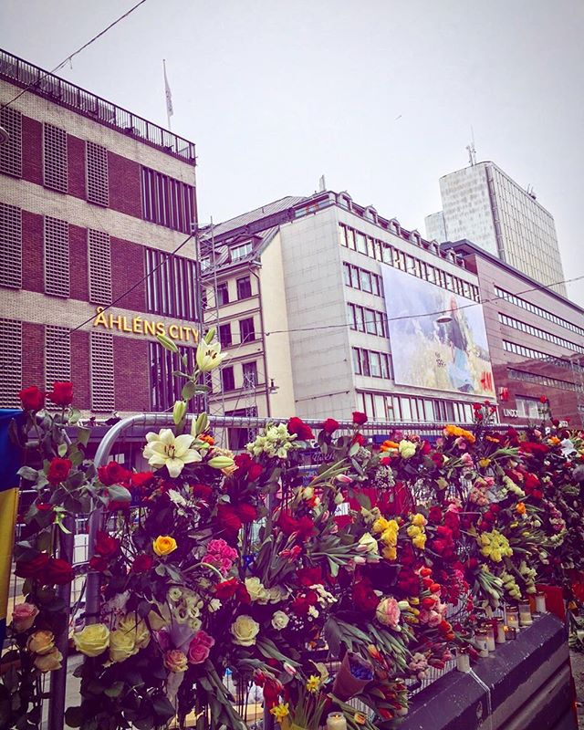 tillsammans ❤ #prayforstockholm