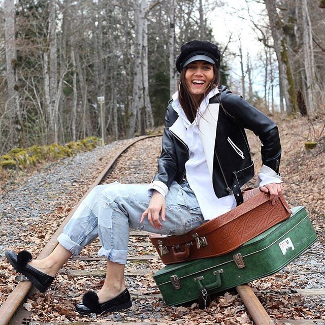 On the road again! 🚉 Happy Sunday! 😍