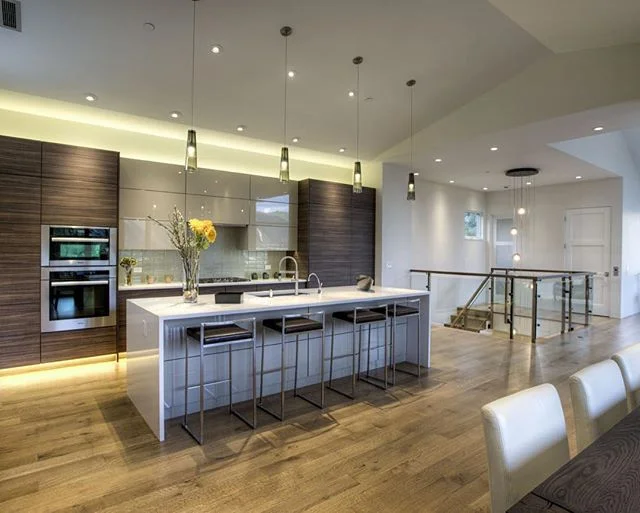 White waterfall countertops meet rich hardwood floors. #basalt #colorado #kitchen #home #house #architecture #design #architecturaldesign #interiors #interiordesign #housegoals #lifestyle #luxurylife #luxurylifestyle #luxury #luxuryrealestate #luxury