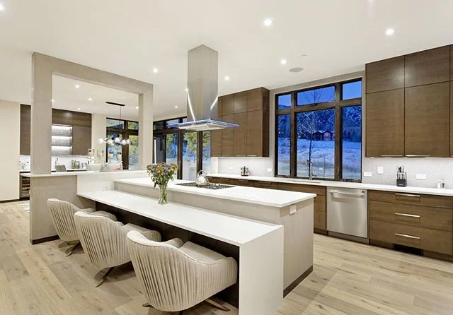Happy Fourth of July weekend!!! How amazing is this kitchen in #snowmassvillage built by the talented #janckilaconstruction?!#colorado #kitchendesign #kitchenisland #home #house #architecture #design #architecturaldesign #interiors #interiordesign #h