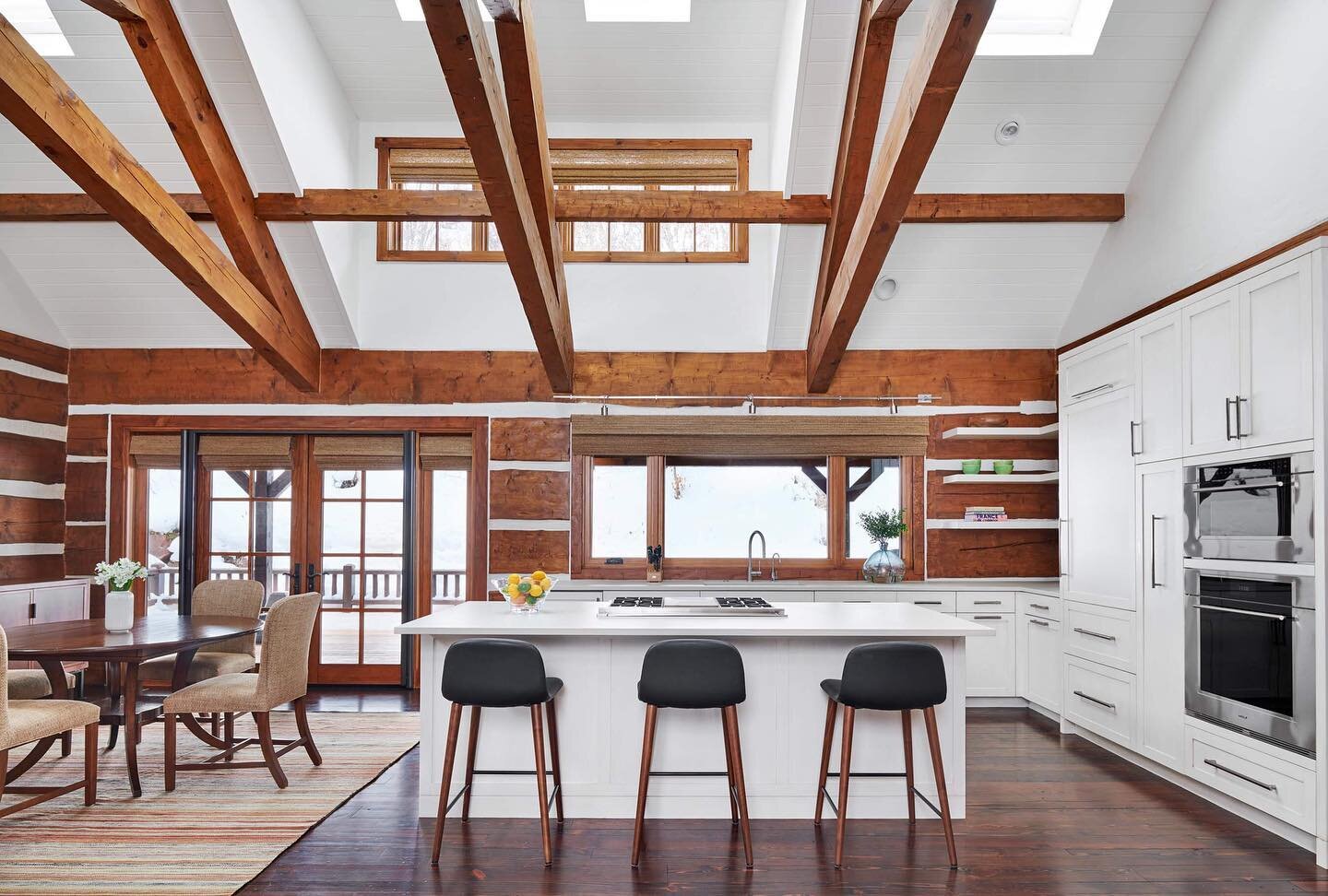 We love incorporating mountain modern and traditional elements into our projects like this Roaring Fork Cabin!

#kadesignworks
📸: @dallasandharrisphoto 
.
.
.
.
#aspenarchitects #aspensnowmass #snowmassvillage #aspenco #aspencolorado #architecturald