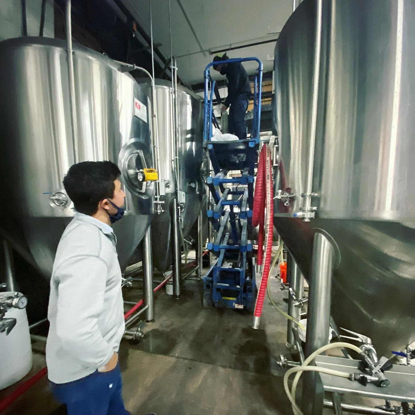 Dropped off 40lbs of Cascade and Chinook hop pellets to our friends at @902brewing this weekend and got a chance to help with the dry hopping! Stayed for a drink and that beautiful skyline view! Swipe to see the city lights 🌃
.
.
.
#njbeer #drinkloc