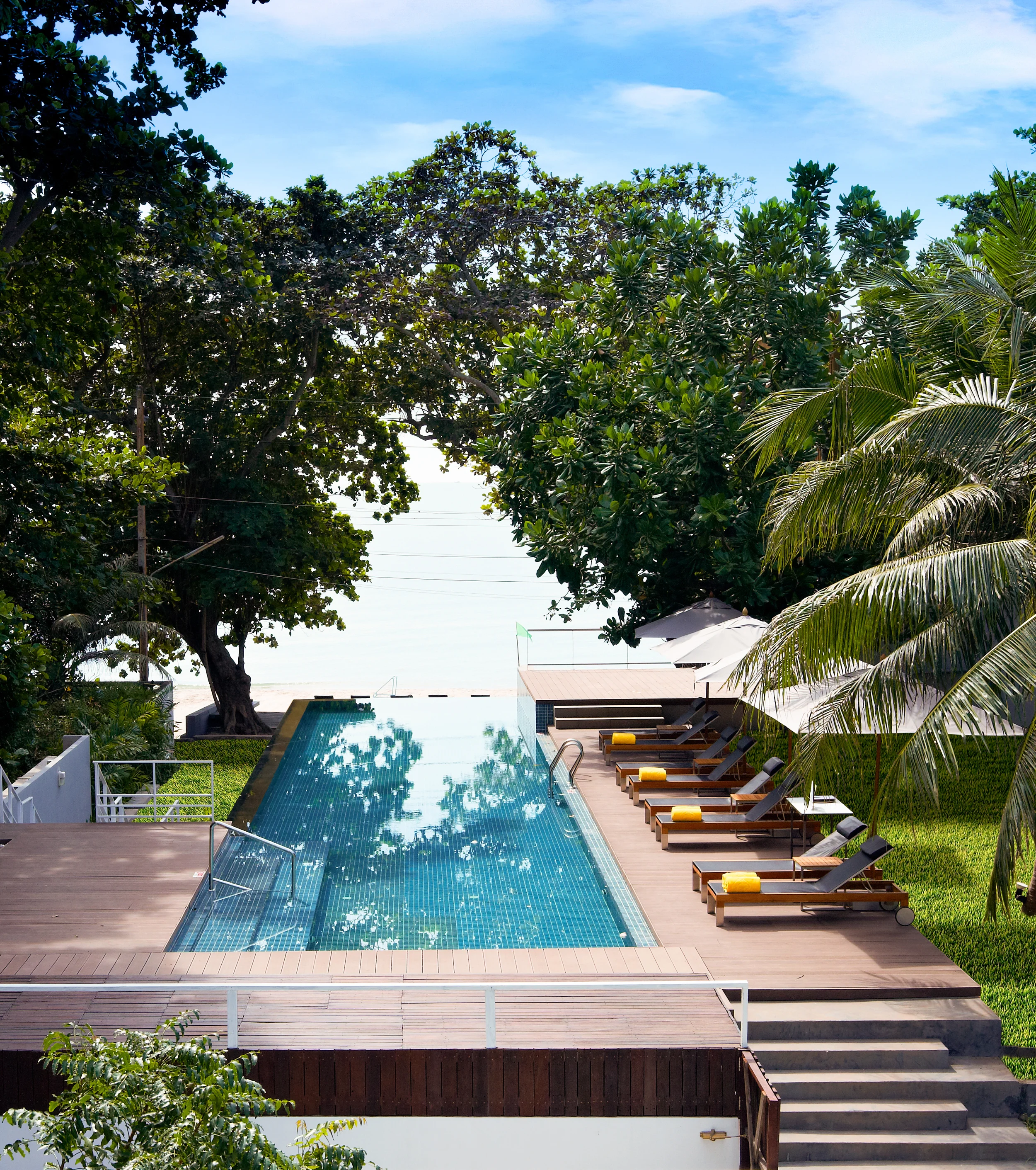 CentaraQResortRayong-Pool.jpg